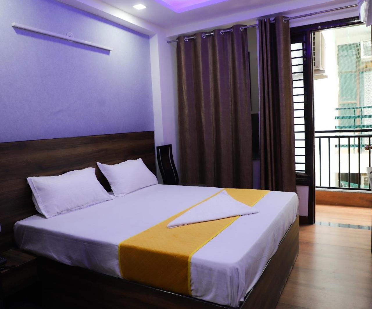 Surya International Bed & Breakfast New Delhi Exterior photo
