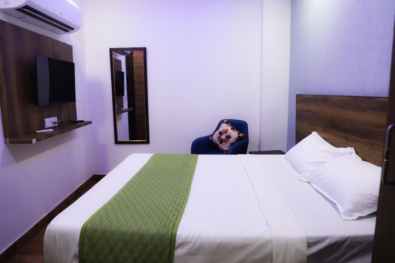 Surya International Bed & Breakfast New Delhi Exterior photo