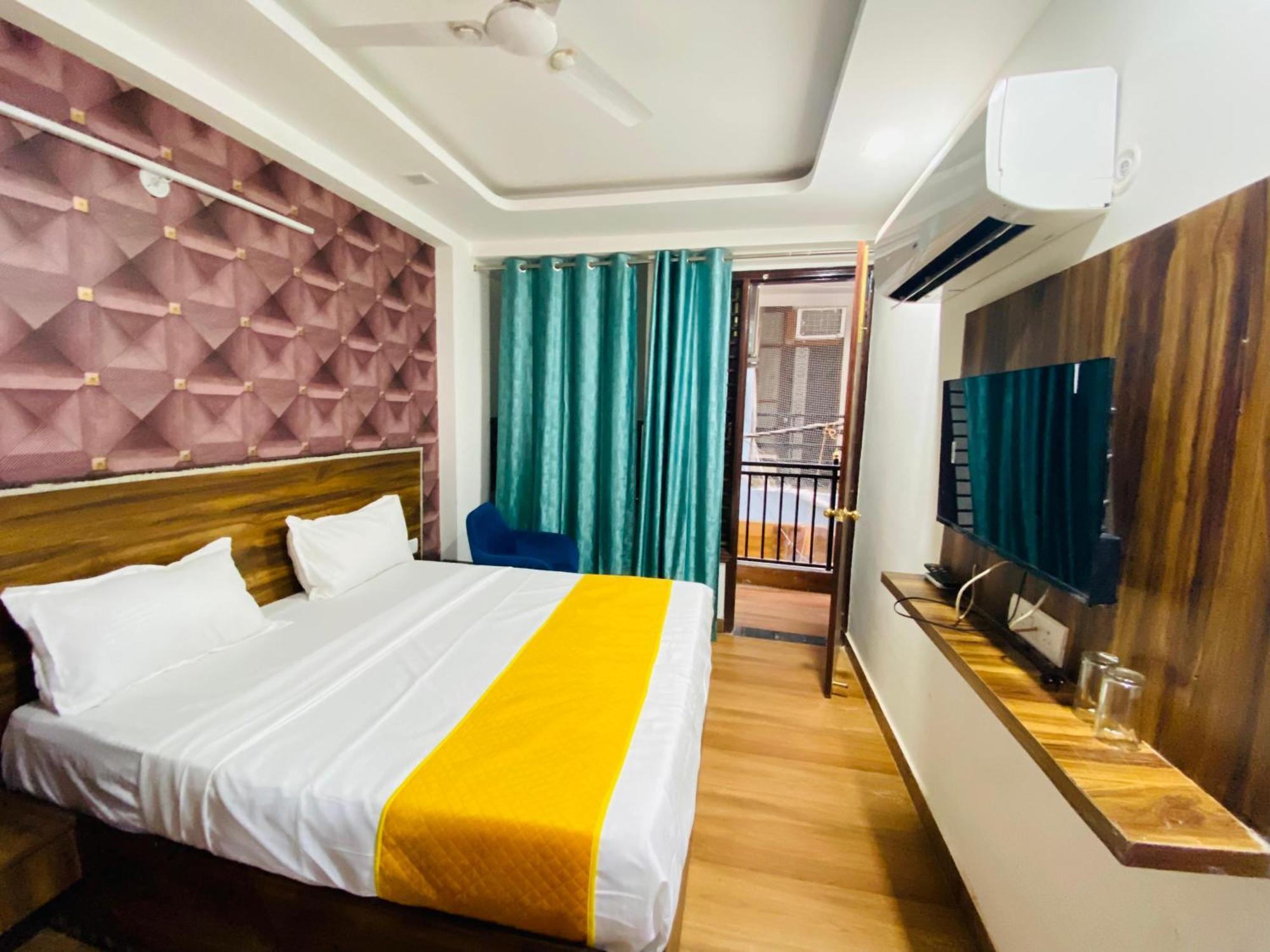 Surya International Bed & Breakfast New Delhi Exterior photo