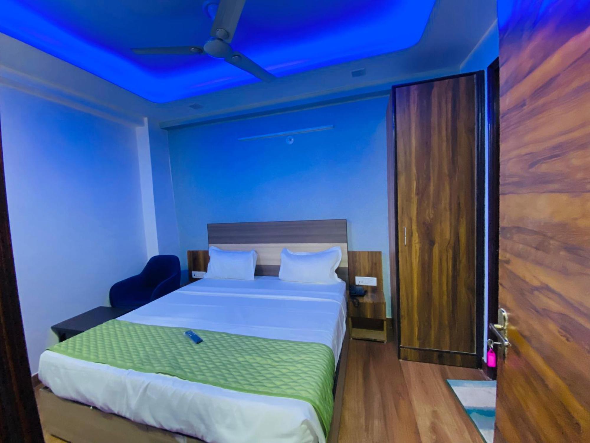 Surya International Bed & Breakfast New Delhi Exterior photo